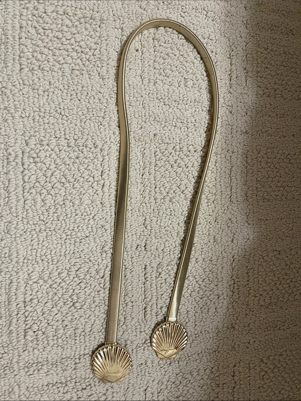 Lilly Pulitzer elastic gold shell belt 26” excellent condition